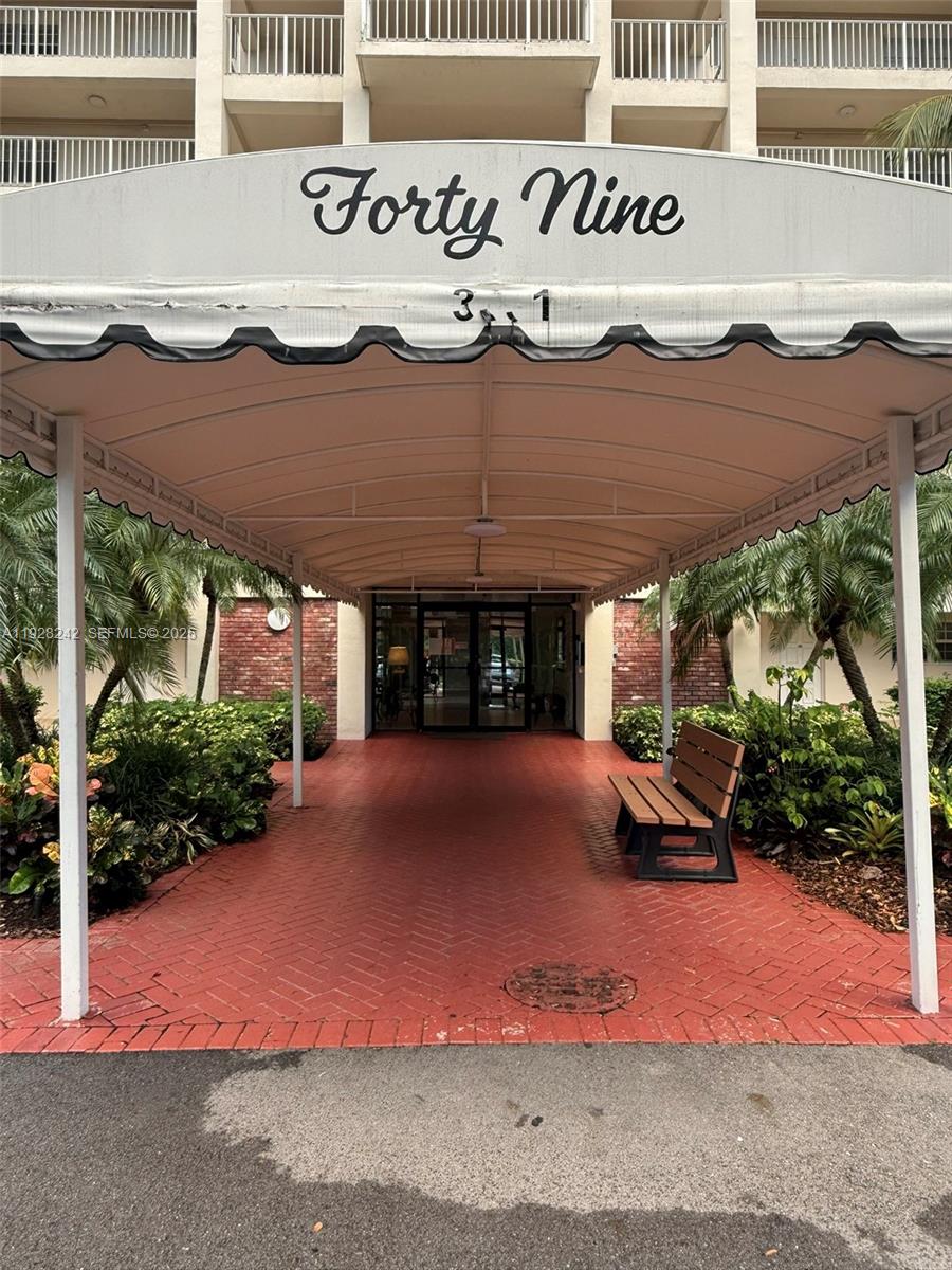 NO 49 PALM-AIRE COUNTRY C - Residential Lease