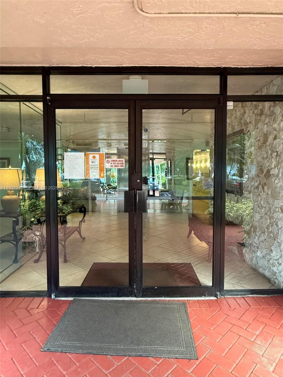 NO 49 PALM-AIRE COUNTRY C - Residential Lease