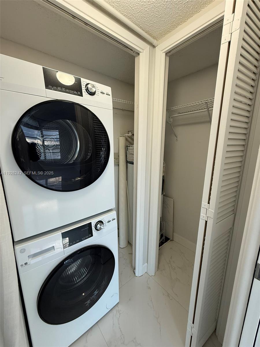 NO 49 PALM-AIRE COUNTRY C - Residential Lease