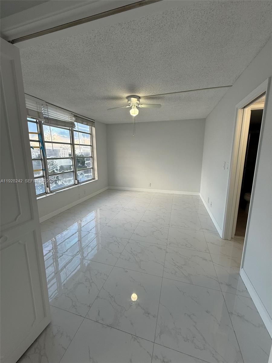 NO 49 PALM-AIRE COUNTRY C - Residential Lease