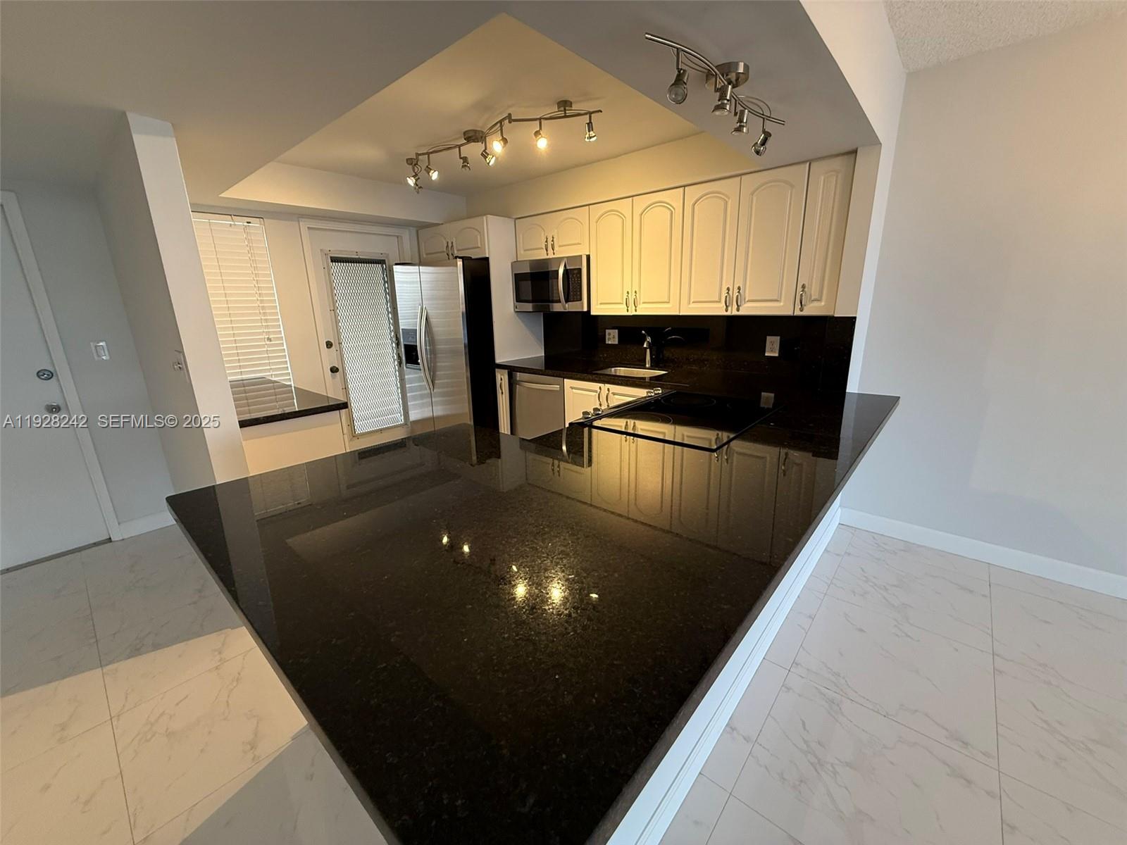 NO 49 PALM-AIRE COUNTRY C - Residential Lease