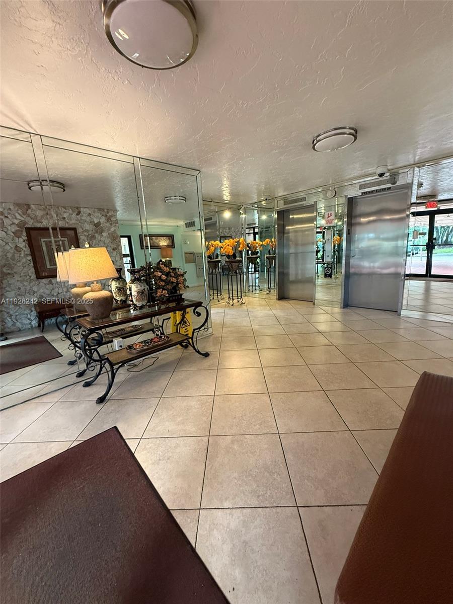 NO 49 PALM-AIRE COUNTRY C - Residential Lease