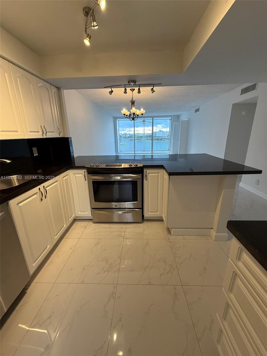 NO 49 PALM-AIRE COUNTRY C - Residential Lease