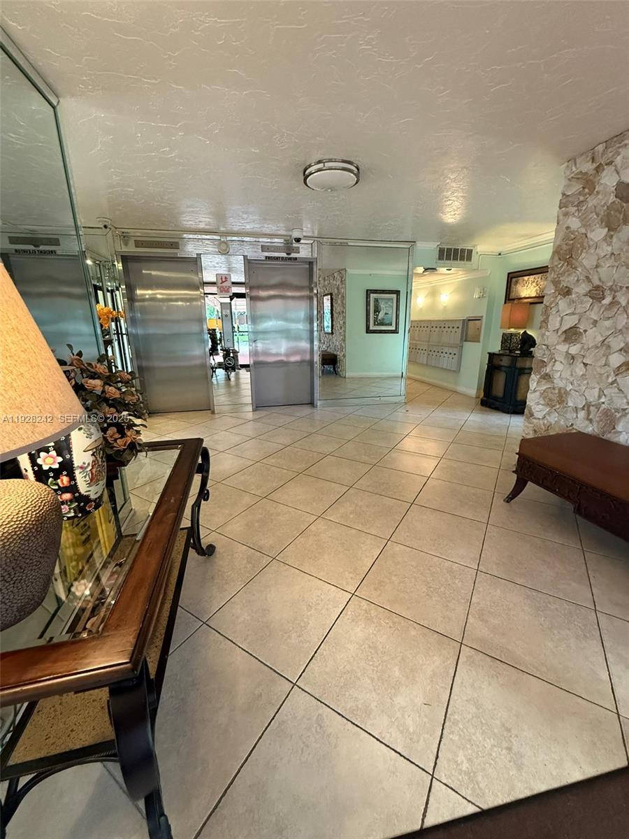 NO 49 PALM-AIRE COUNTRY C - Residential Lease