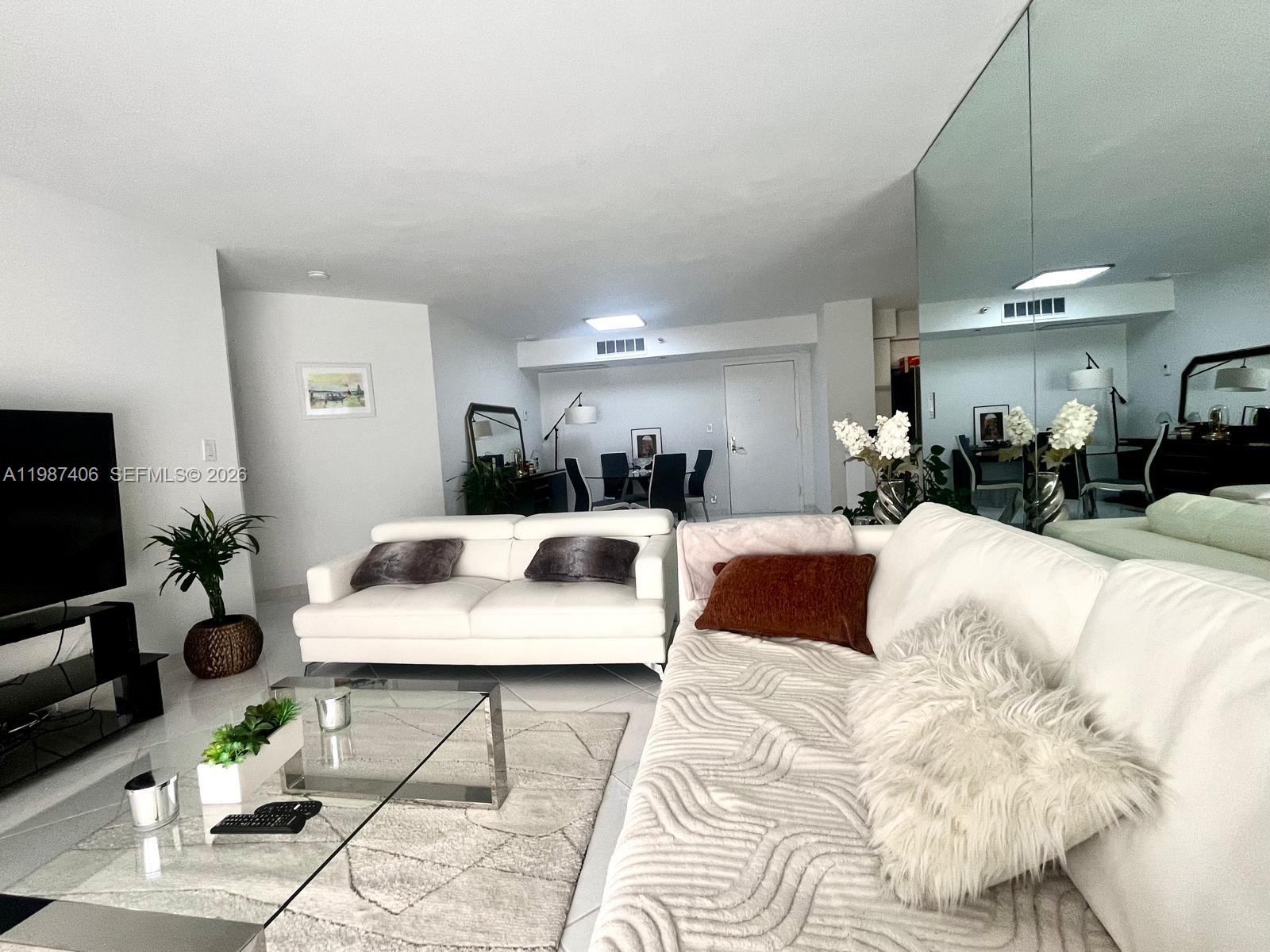 MYSTIC POINTE TOWER 500 C - Residential
