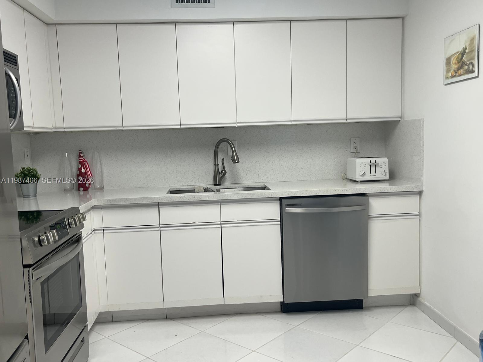 MYSTIC POINTE TOWER 500 C - Residential