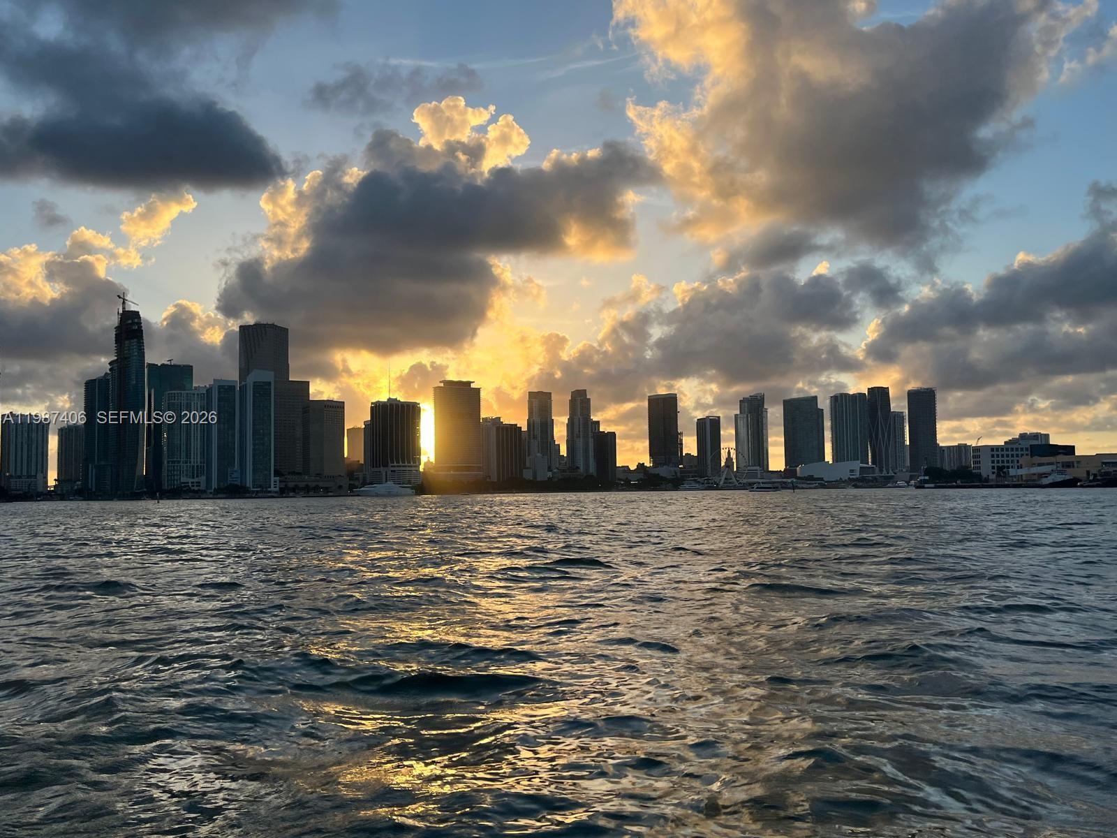 MYSTIC POINTE TOWER 500 C - Residential