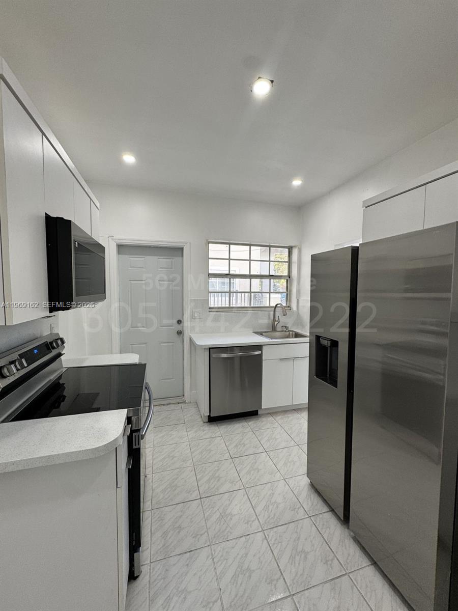 CORAL GROVES - Residential Lease