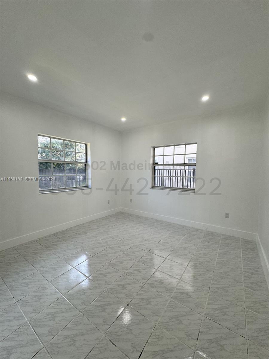 CORAL GROVES - Residential Lease