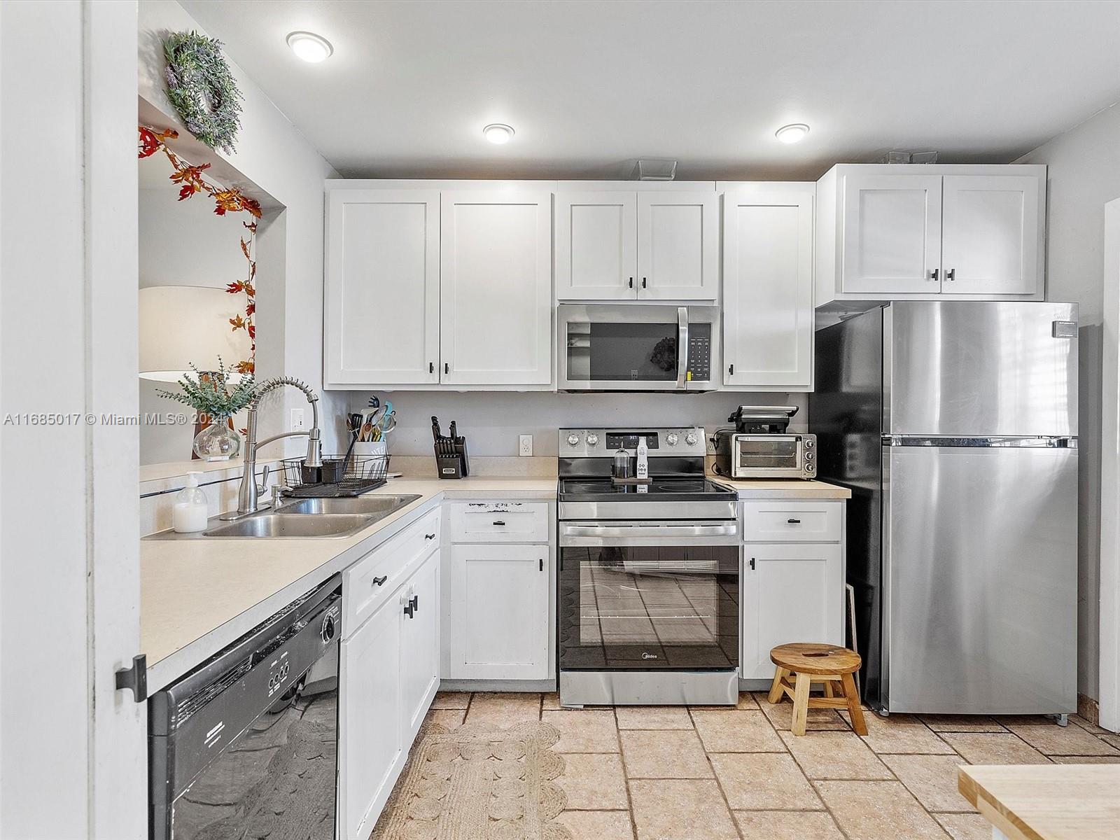 ARROWHEAD CONDO NO VIII - Residential