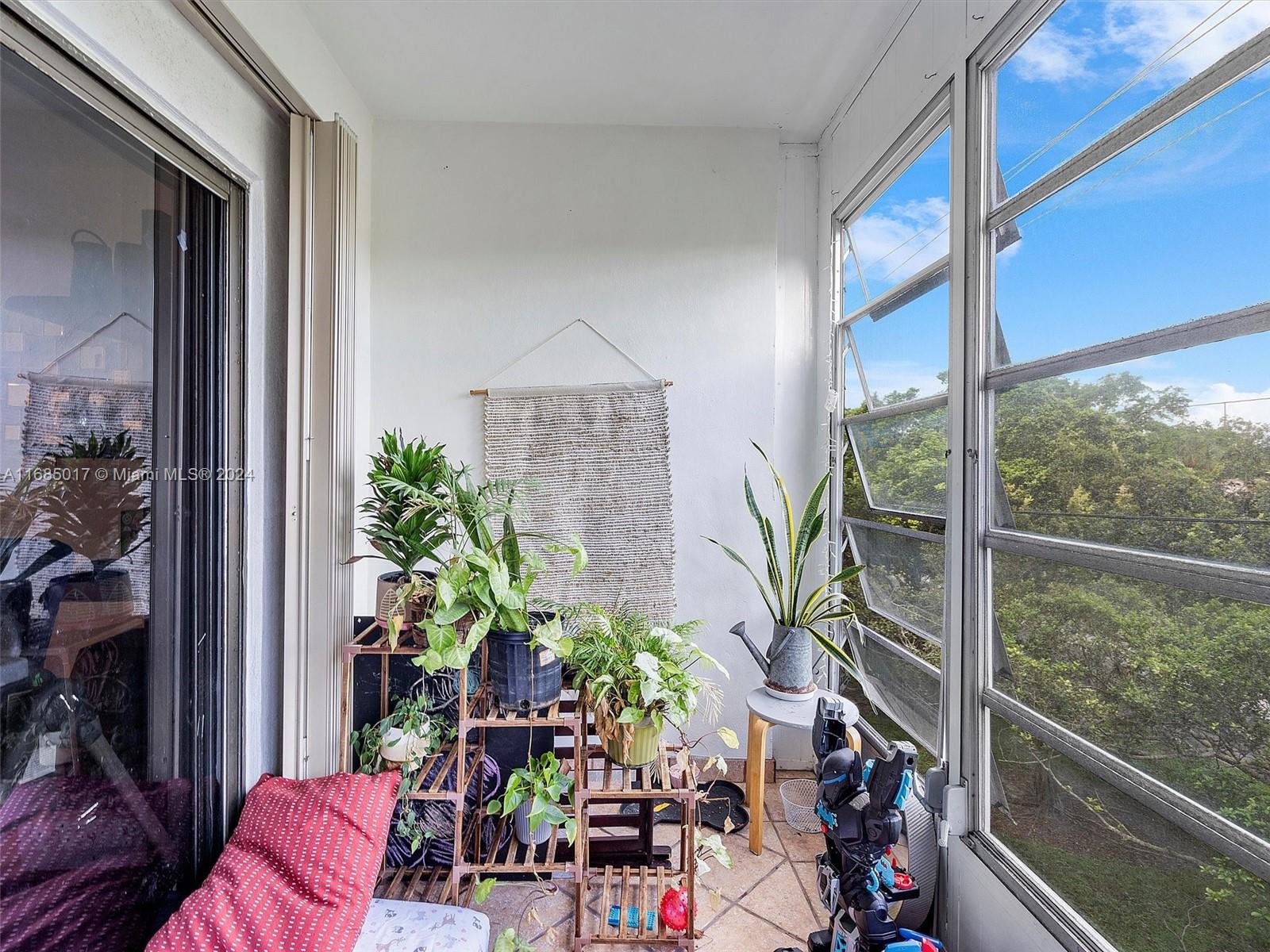 ARROWHEAD CONDO NO VIII - Residential
