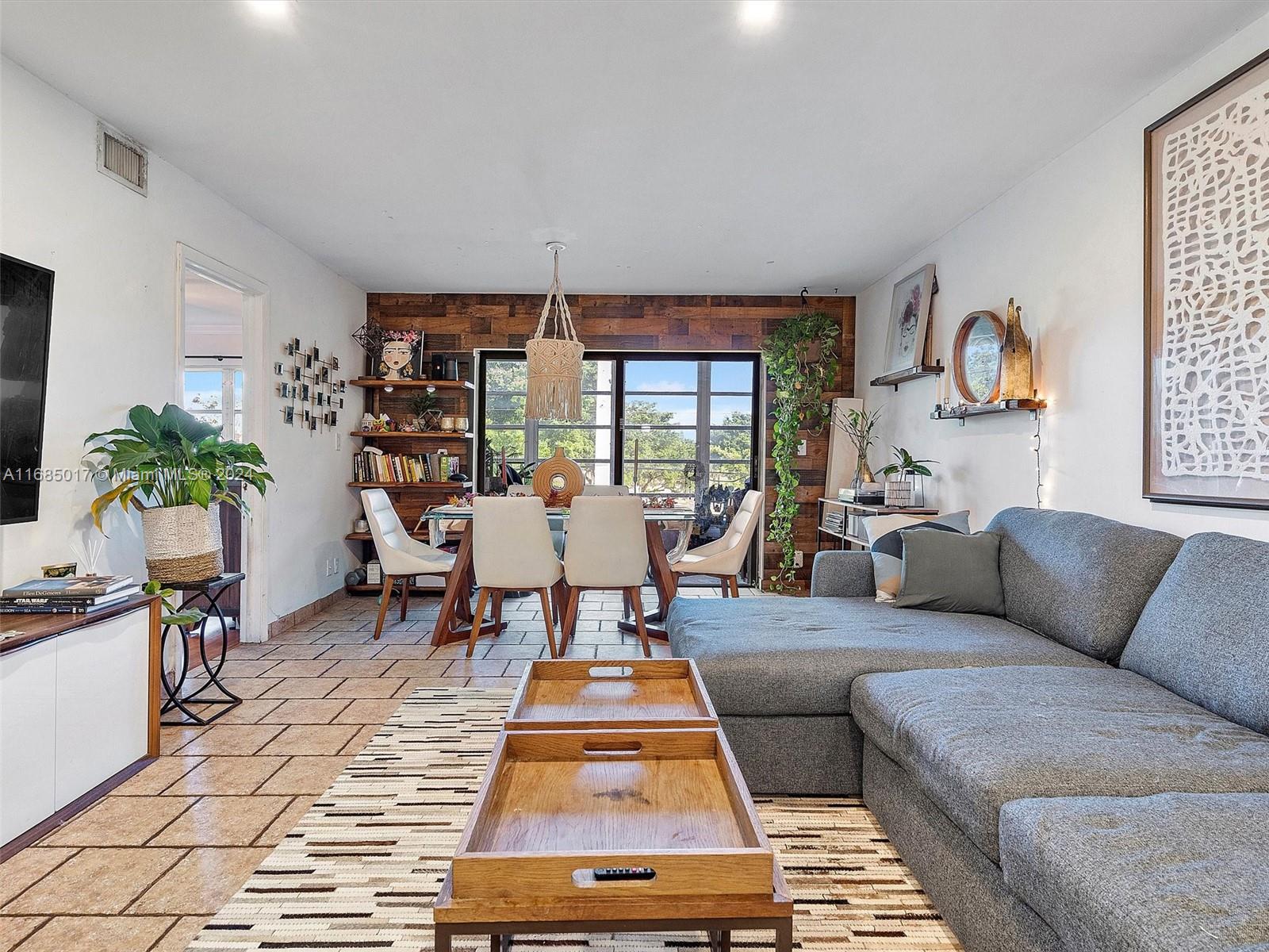 ARROWHEAD CONDO NO VIII - Residential