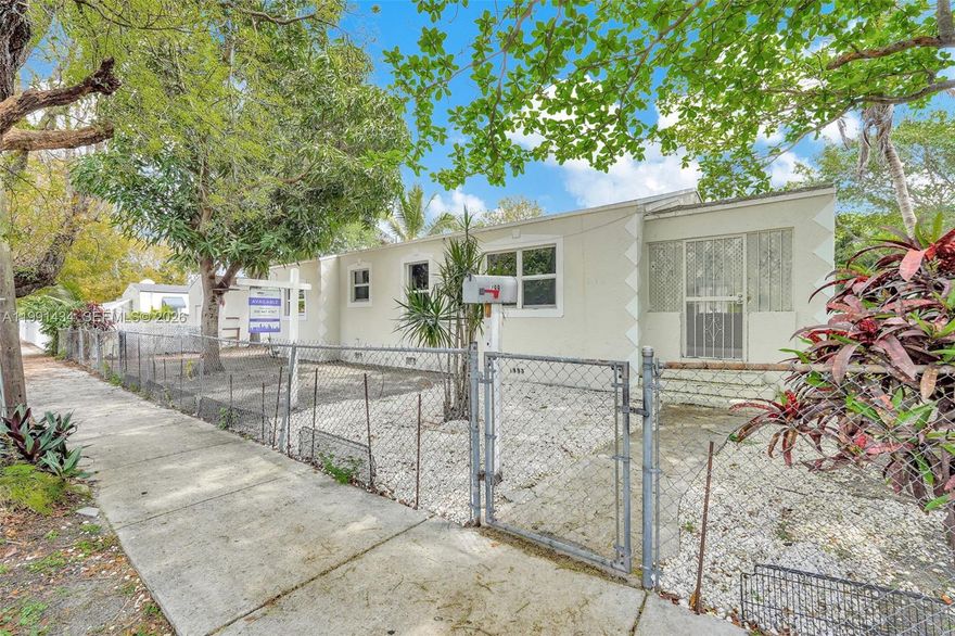 Prime studio, 1-bathroom corner unit located in the rapidly evolving Columbia Park–Buena Vista District, just minutes from Wynwood, the Design District, Edgewater, and Midtown. Enjoy easy access to I-195, I-95, Miami International Airport, Miami Beach, Brickell, and Downtown Miami.

Utilities are an additional $150/month. Schedule your tour today—fast and easy approval!