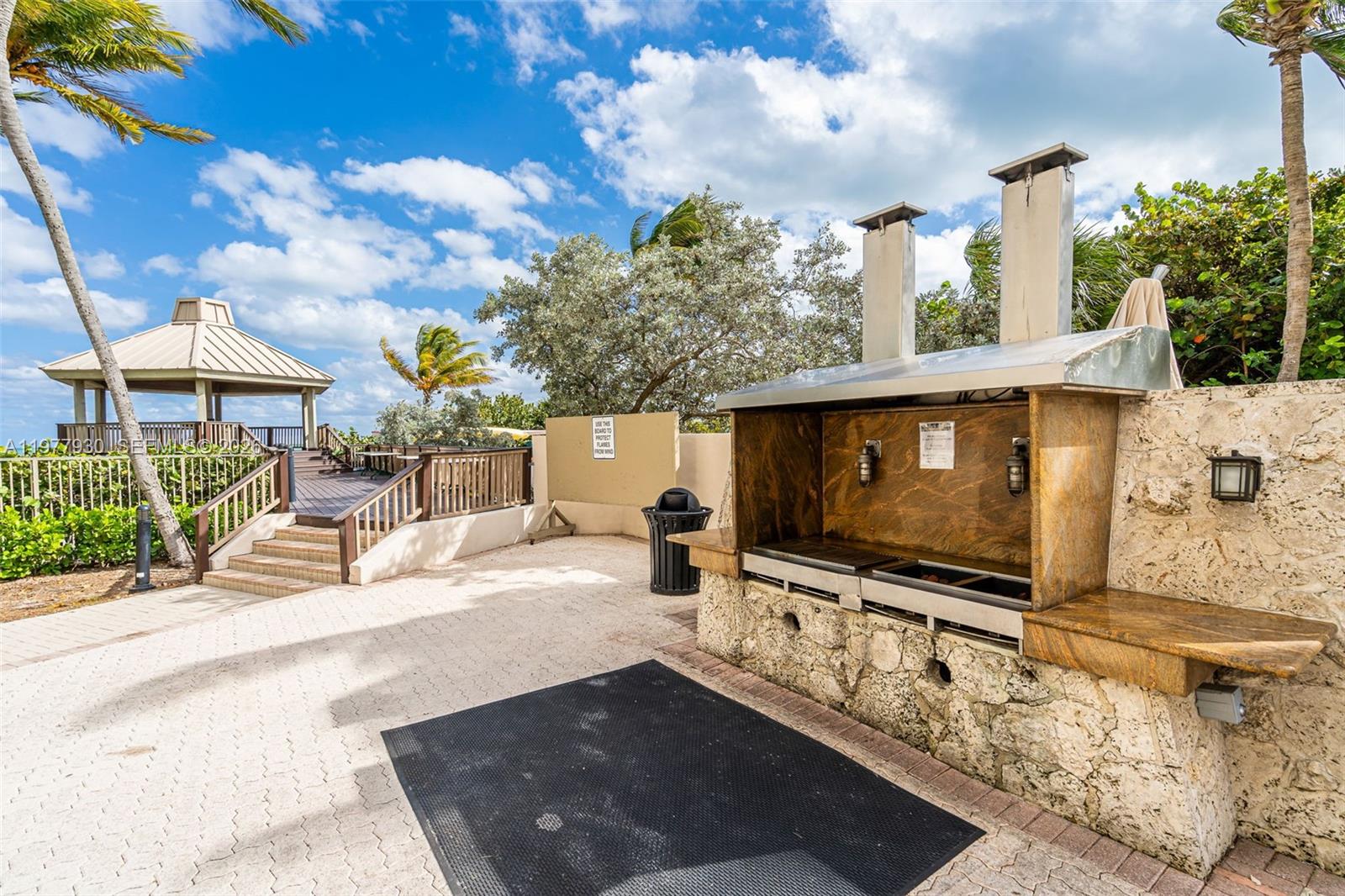 TOWERS OF KEY BISCAYNE CO - Residential