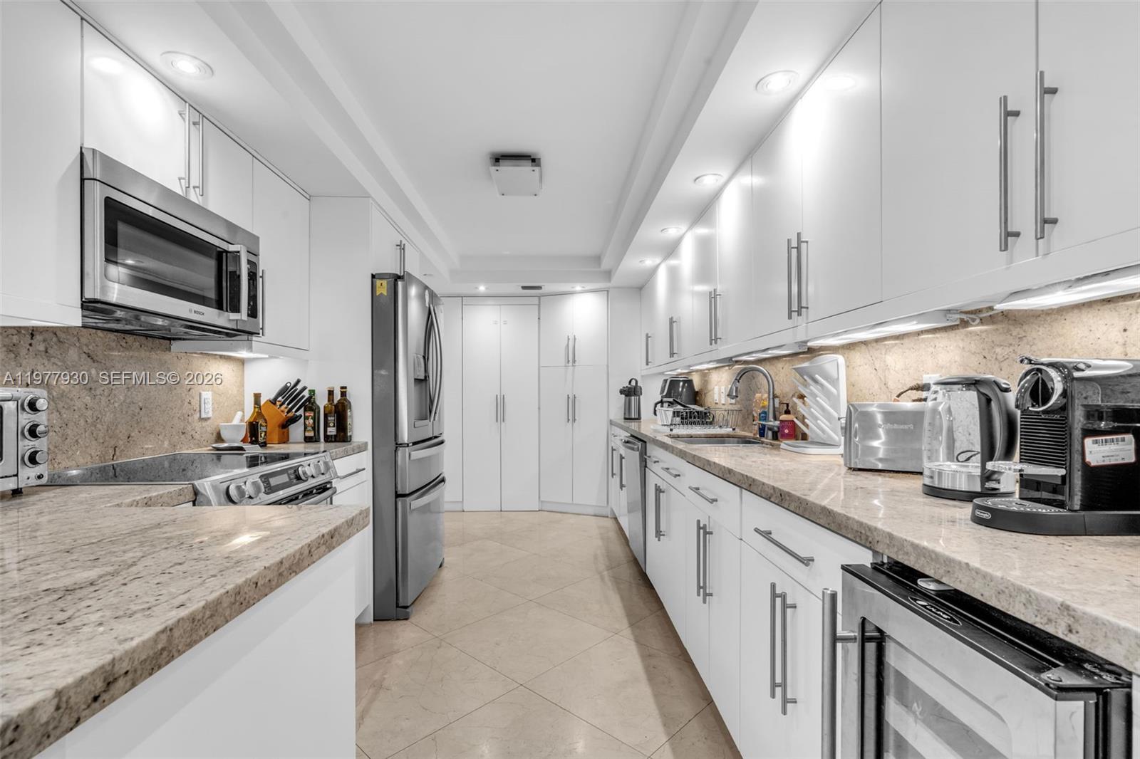 TOWERS OF KEY BISCAYNE CO - Residential