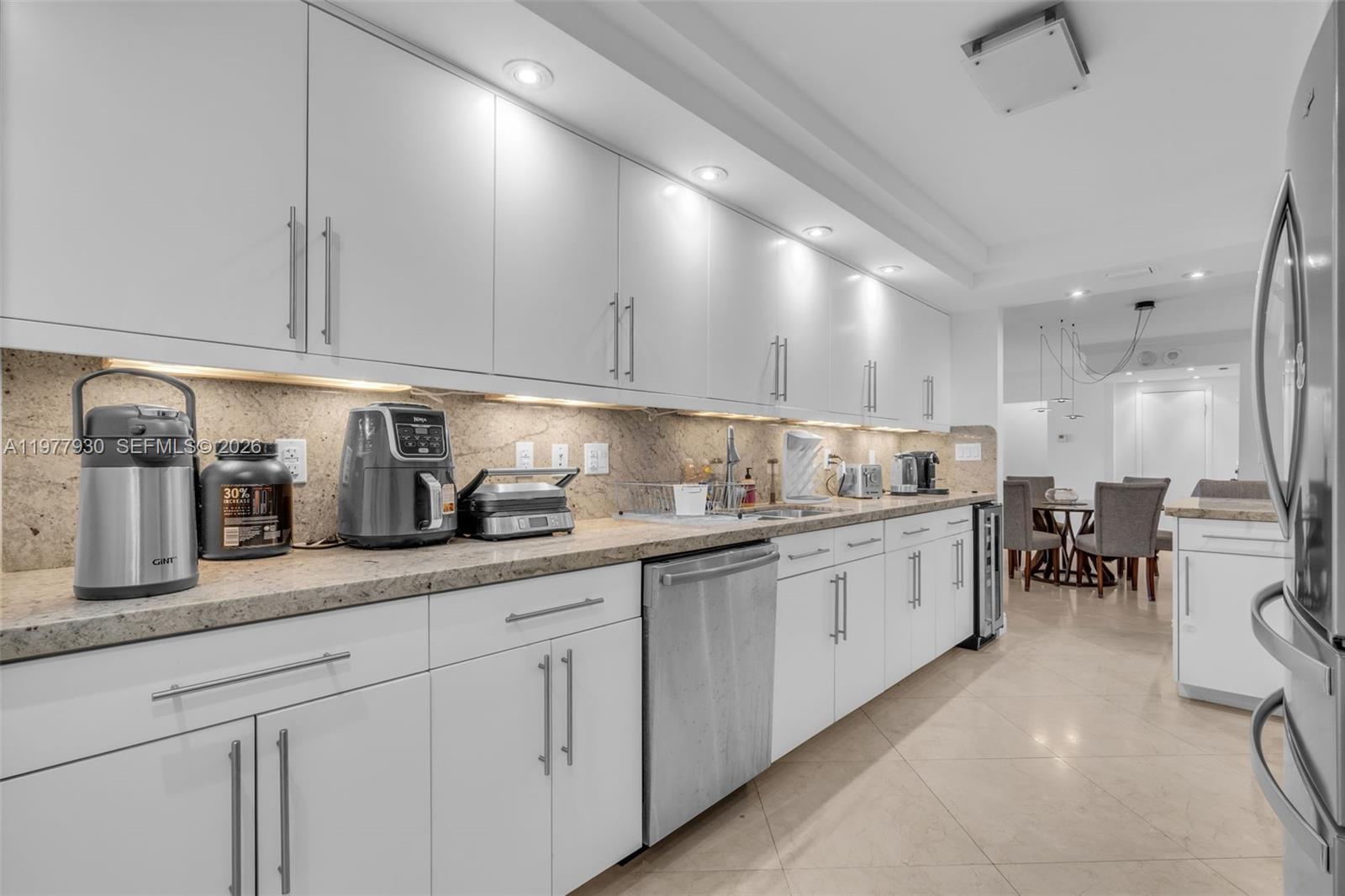 TOWERS OF KEY BISCAYNE CO - Residential