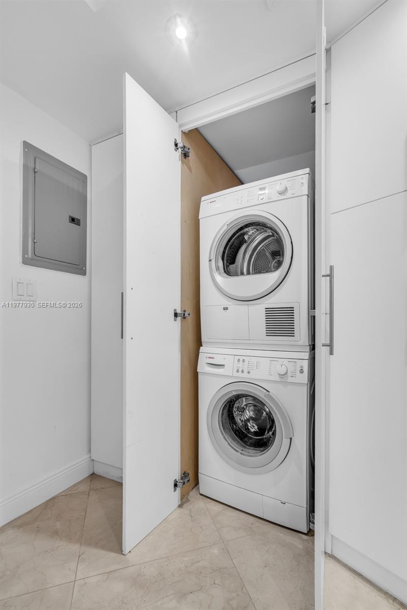 TOWERS OF KEY BISCAYNE CO - Residential