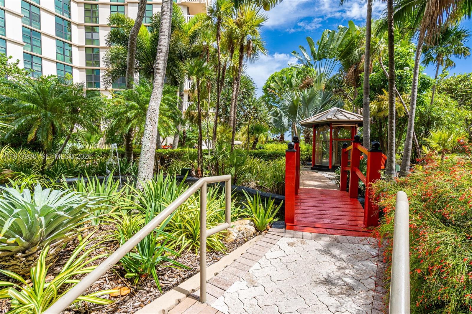 TOWERS OF KEY BISCAYNE CO - Residential