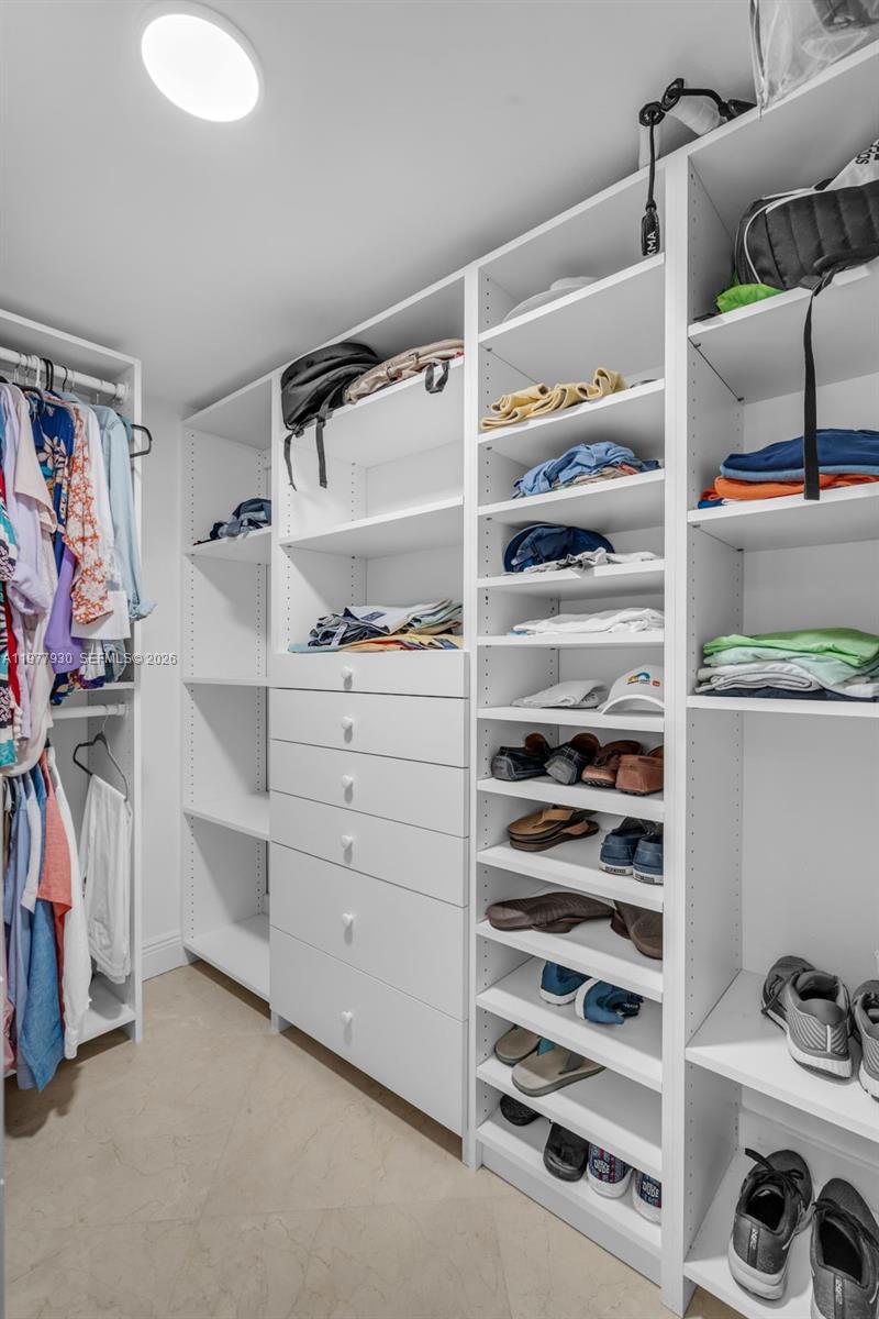 TOWERS OF KEY BISCAYNE CO - Residential