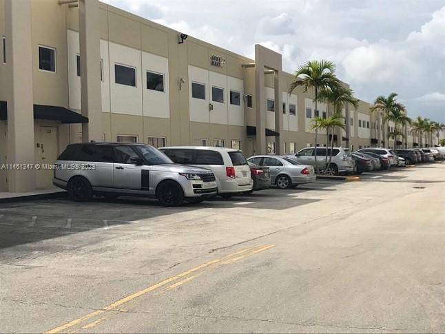 ~ 4,000 SF TOTAL
~ 2,400 SF WAREHOUSE
~ 800 SF OFFICE
~ 800 SF MEZZANINE
22' CEILING HEIGHT
2 DOCK HIGH POSITIONS
6 PARKING SPACES
ASSOCIATION FEE: $747.36/MONTH
ZONED INDUSTRIAL DISTRICT - LIGHT MANUFACTURING
CLOSE PROXIMITY TO TURNPIKE & DOLPHIN EXPRESSWAY