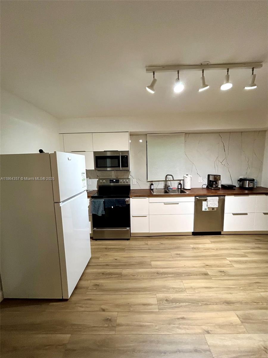 OAK RIDGE PARK AMEN PLAT - Residential Lease