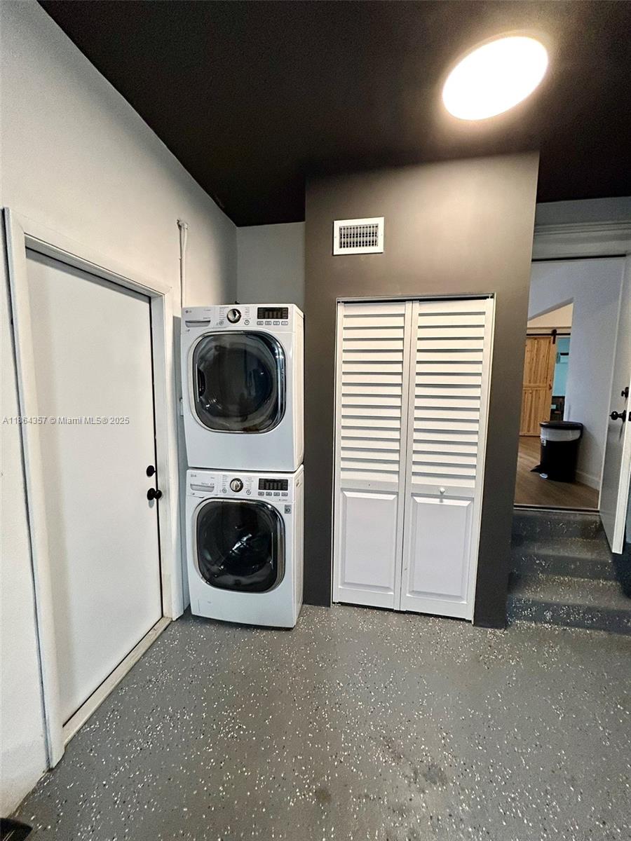 OAK RIDGE PARK AMEN PLAT - Residential Lease