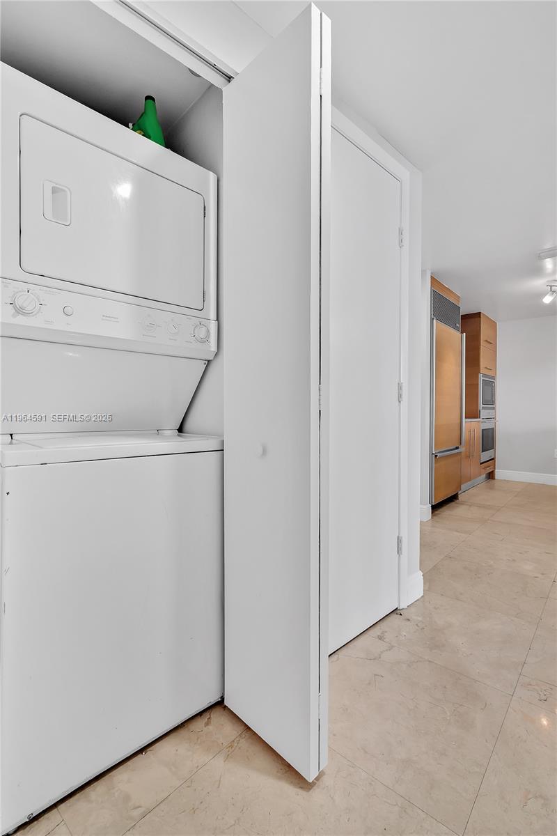 ICONBRICKELL CONDO NO 1 - Residential