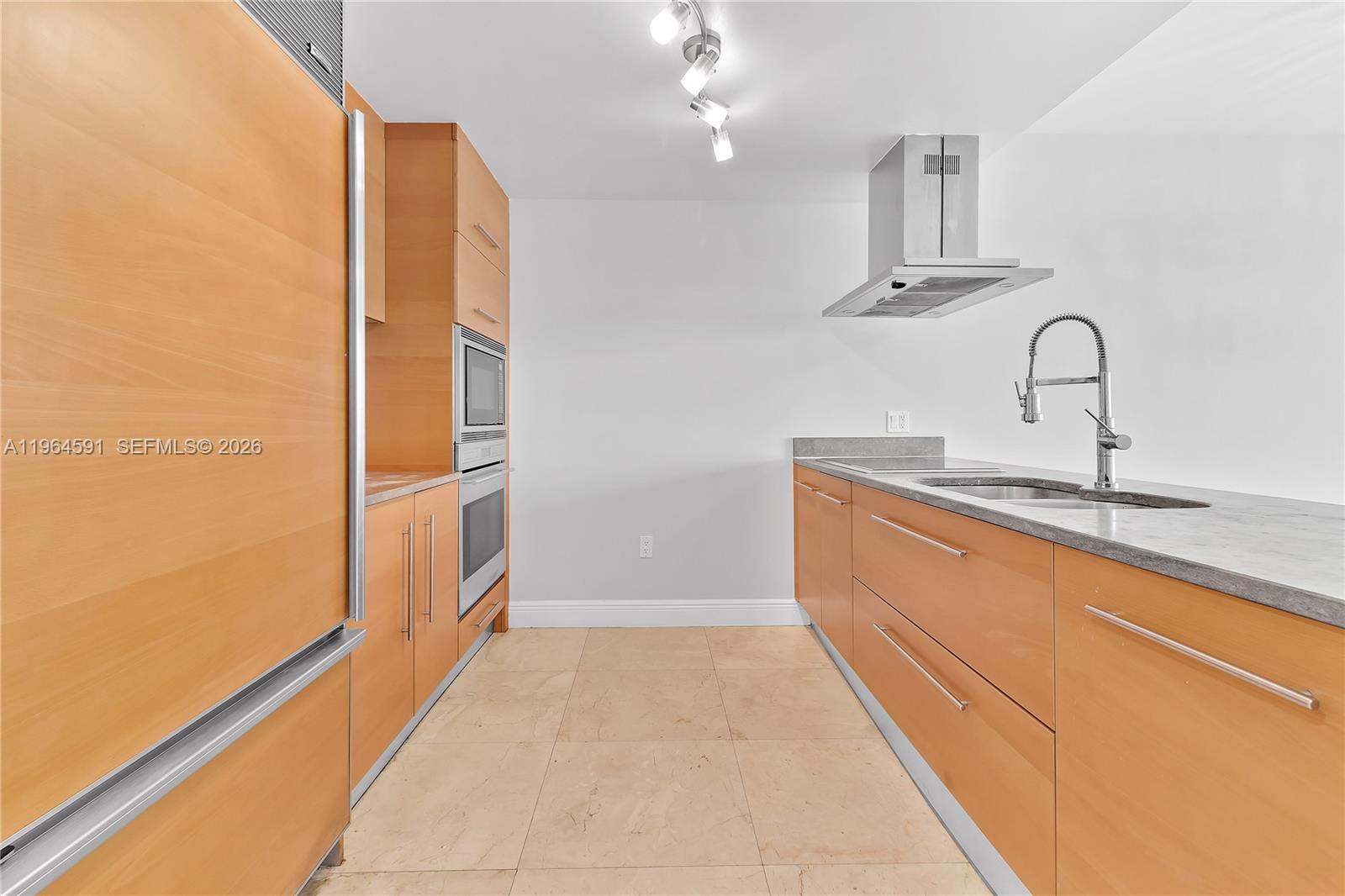 ICONBRICKELL CONDO NO 1 - Residential