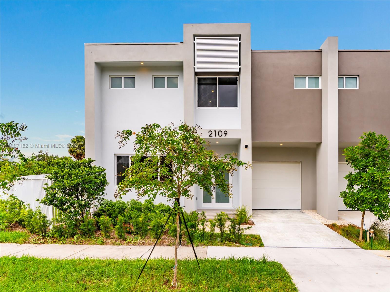 2107 SW 18th Ave