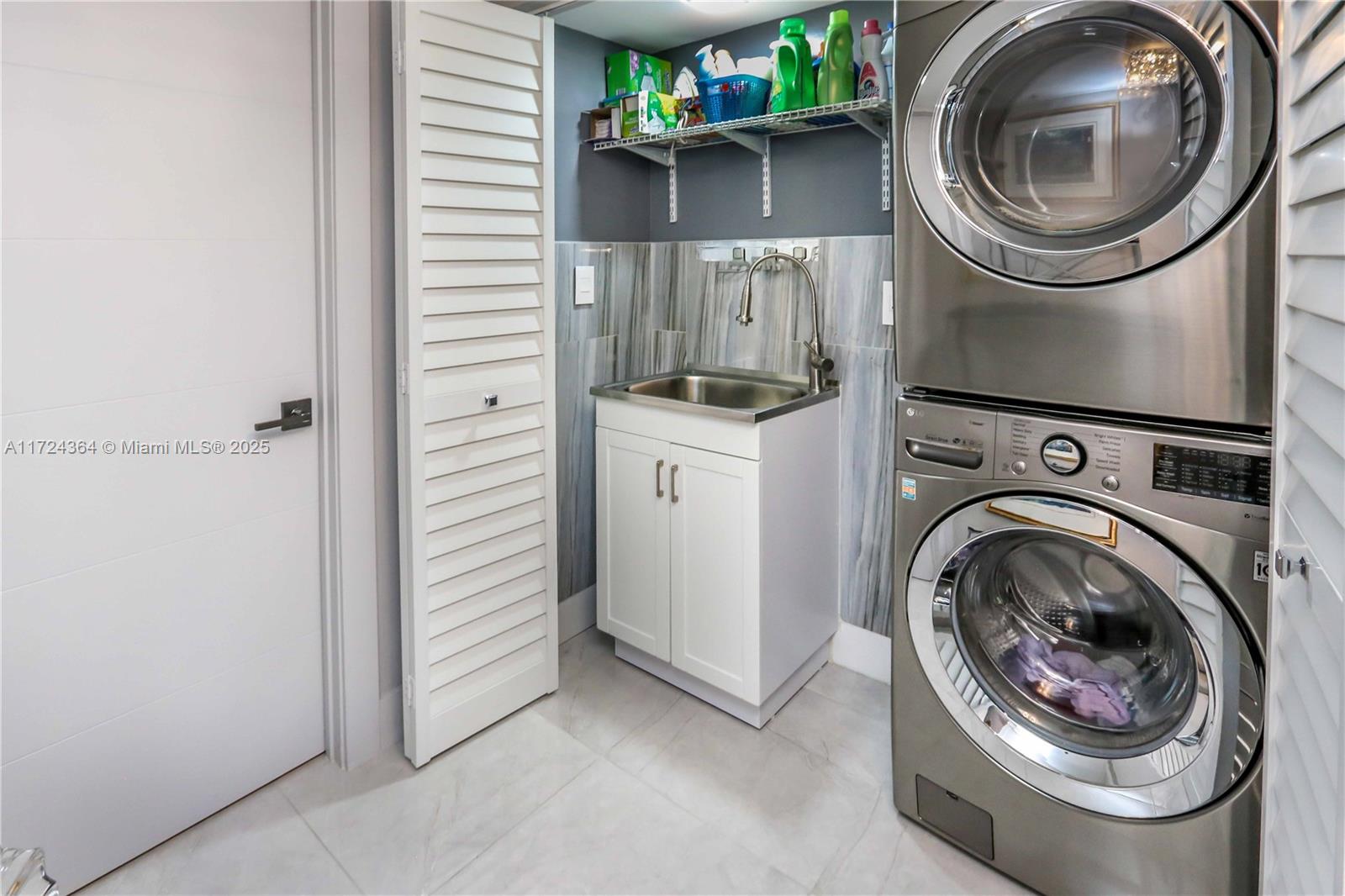 SUMMIT CONDO - Residential