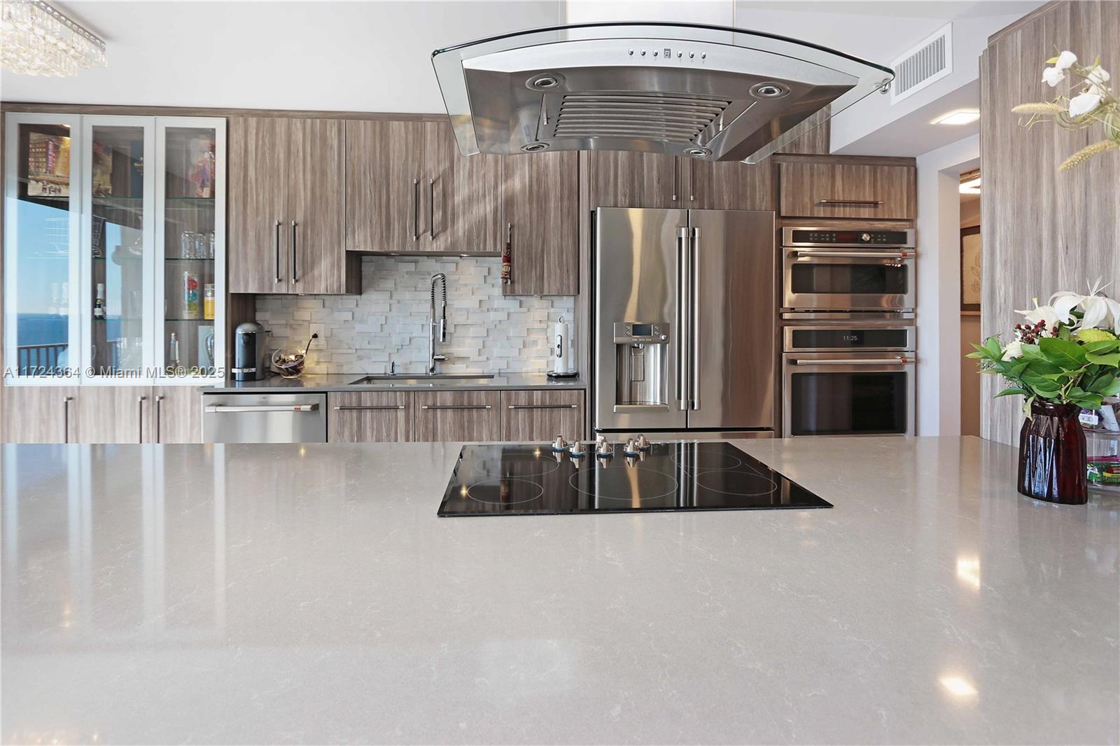 SUMMIT CONDO - Residential