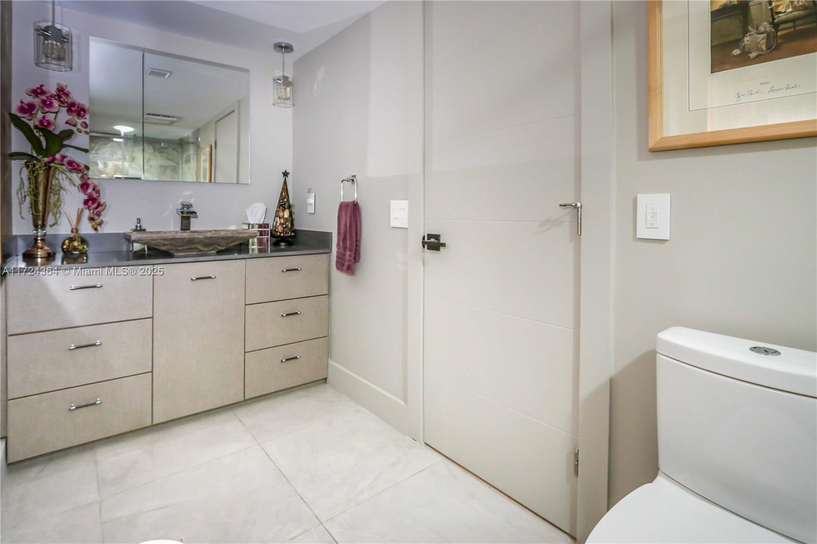 SUMMIT CONDO - Residential