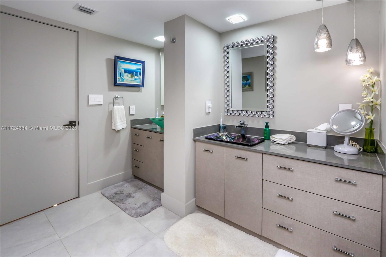 SUMMIT CONDO - Residential