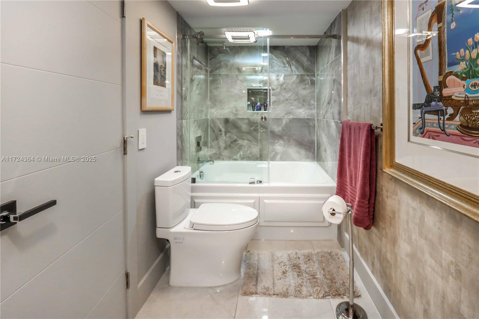 SUMMIT CONDO - Residential