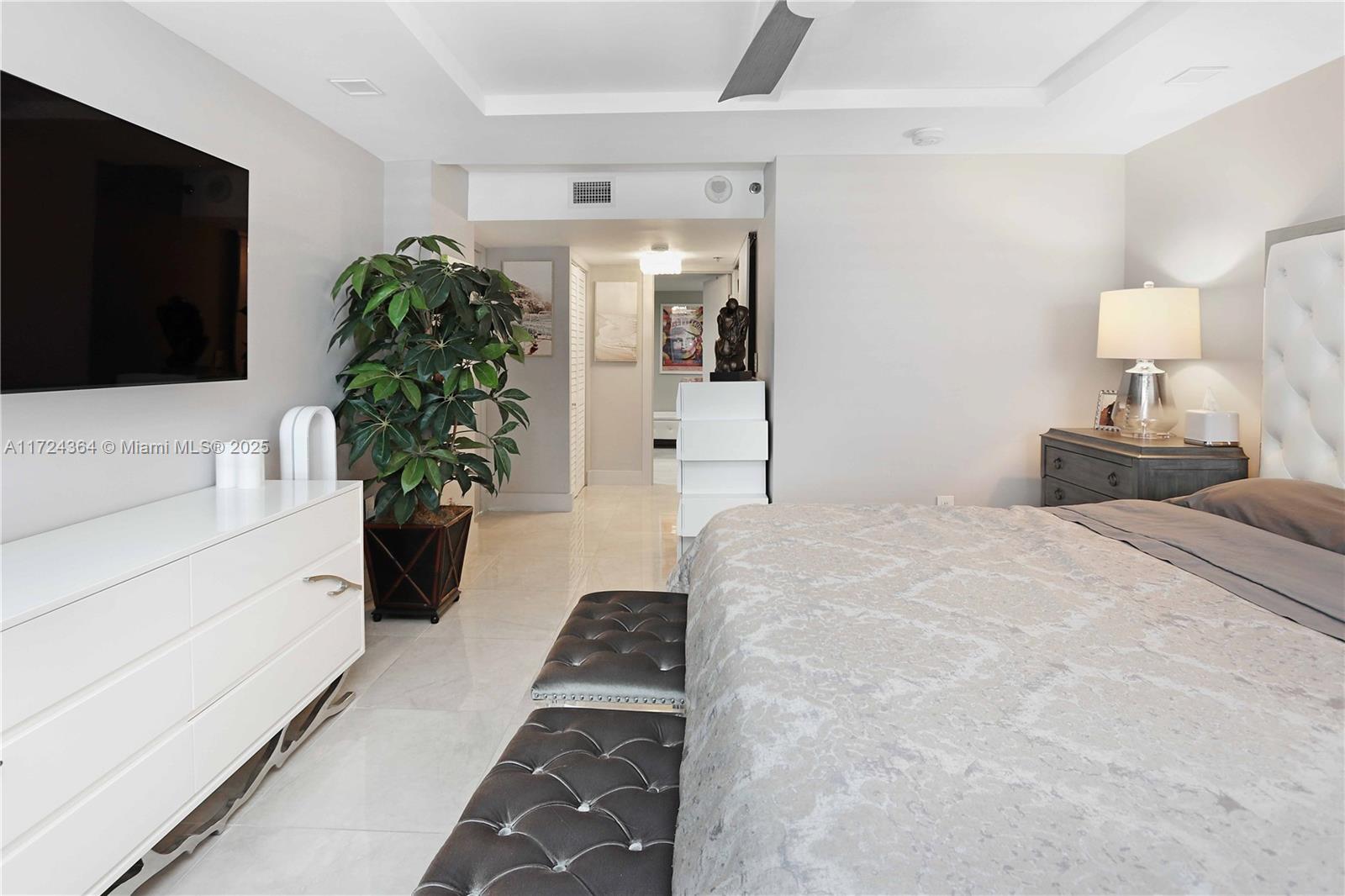 SUMMIT CONDO - Residential