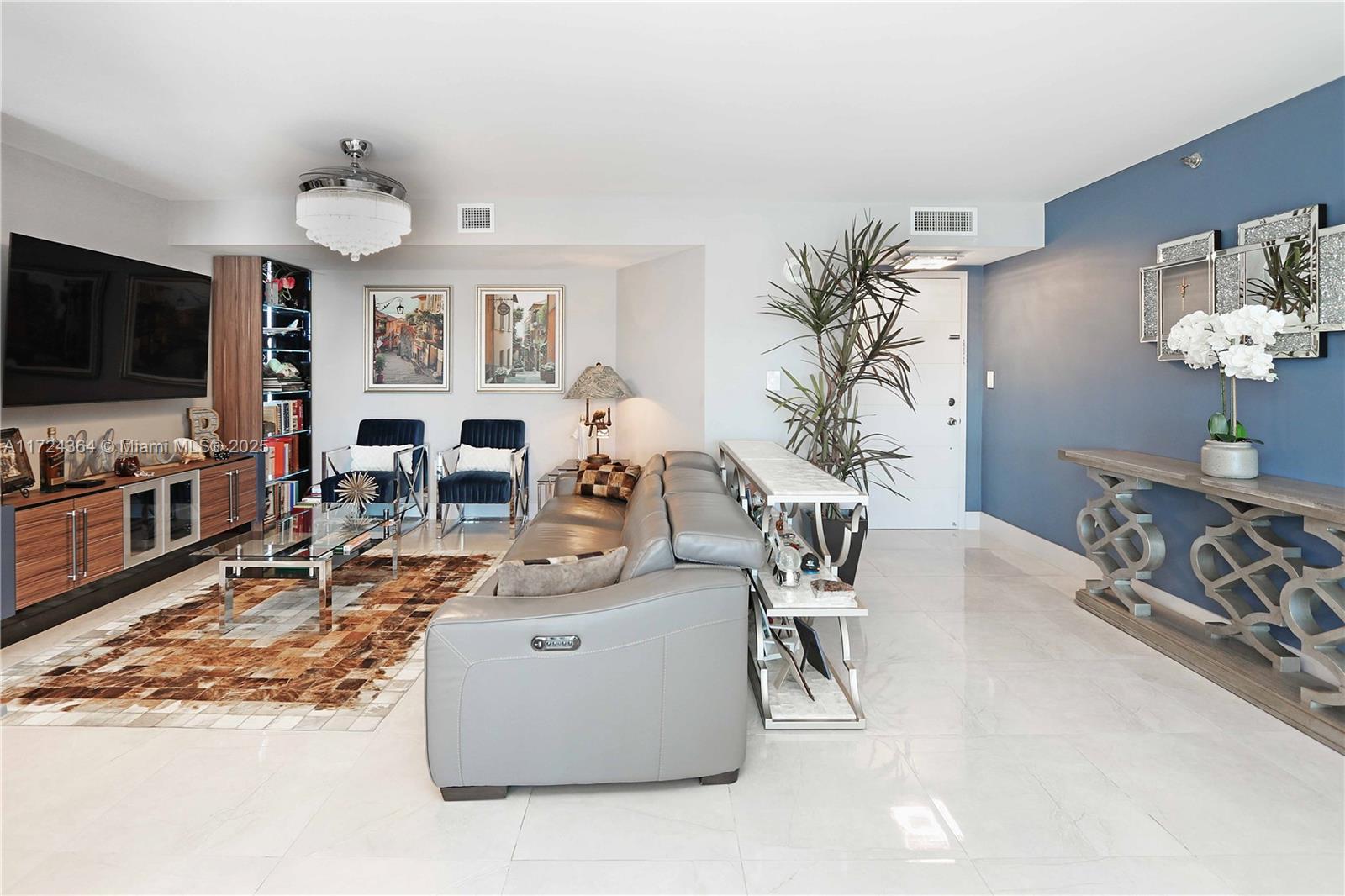 SUMMIT CONDO - Residential