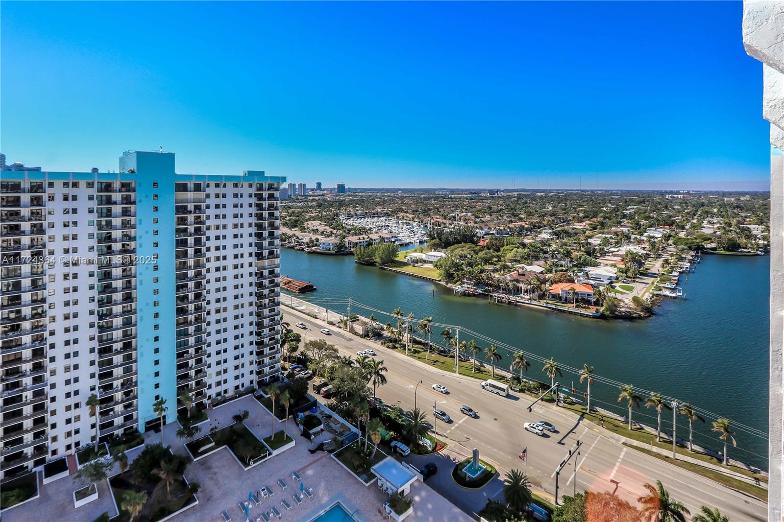 SUMMIT CONDO - Residential