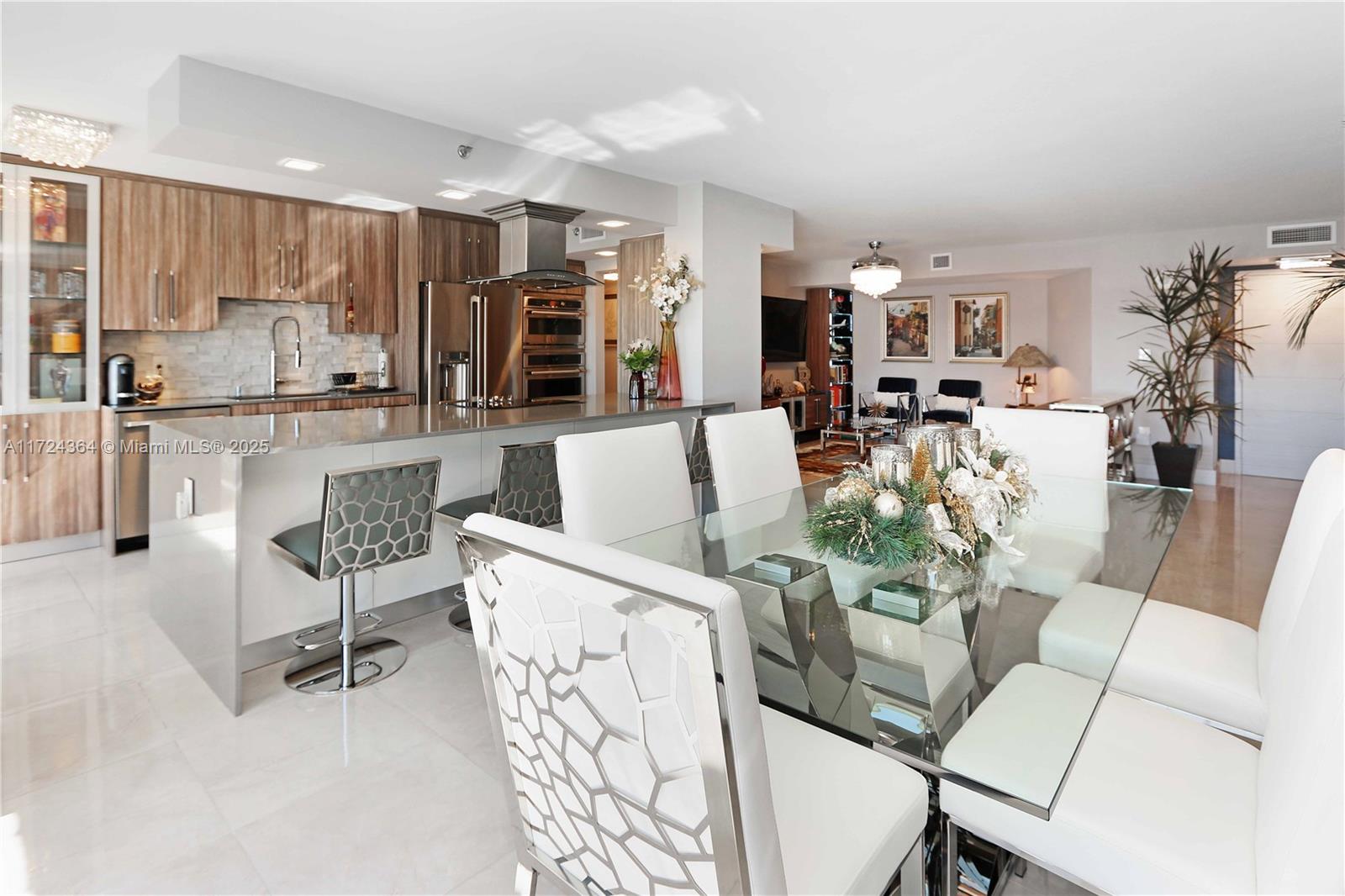 SUMMIT CONDO - Residential