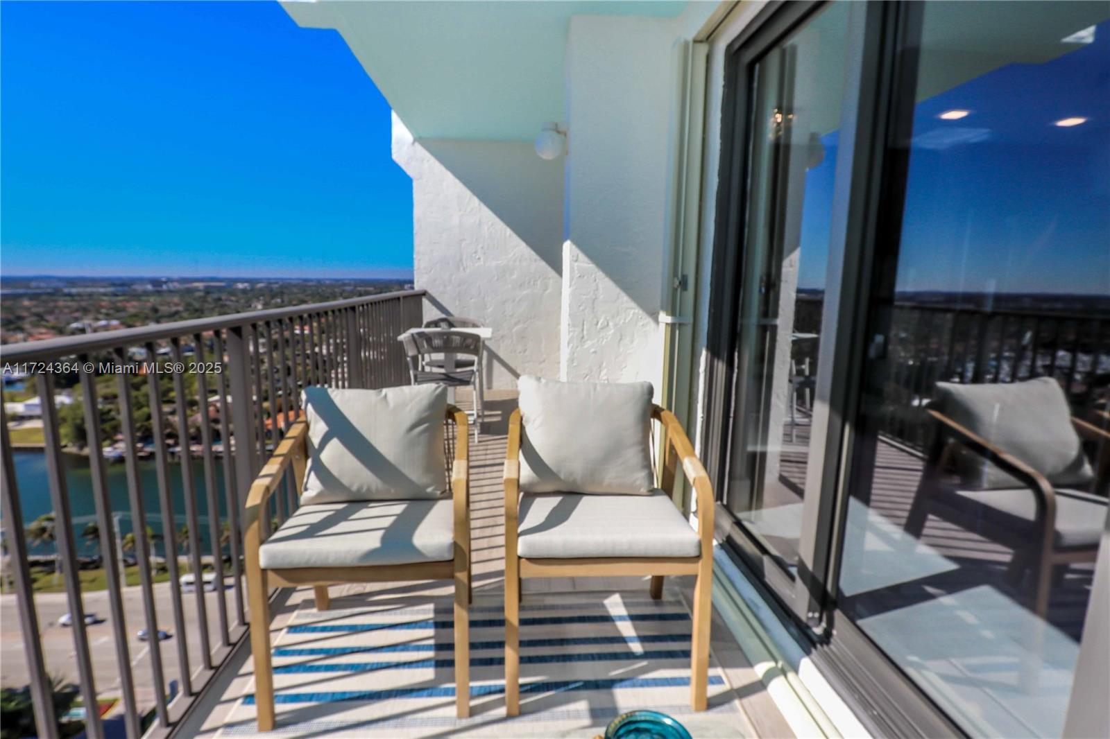 SUMMIT CONDO - Residential