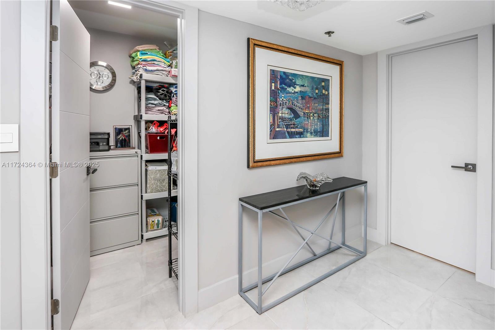 SUMMIT CONDO - Residential