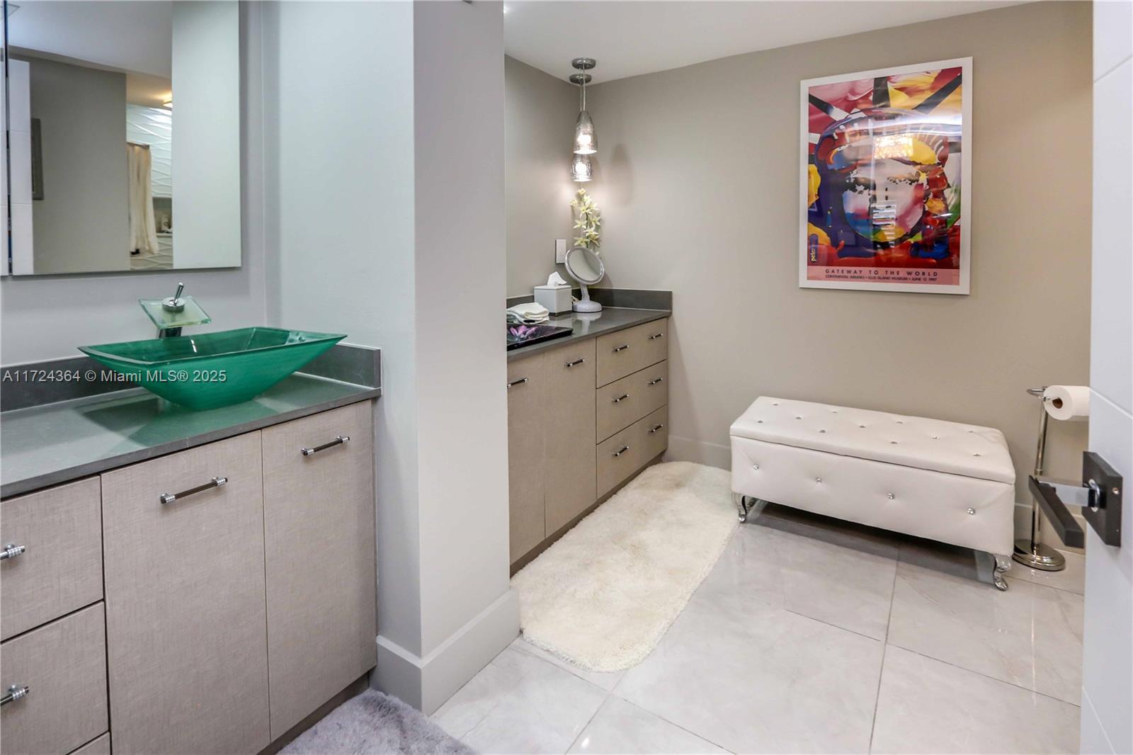 SUMMIT CONDO - Residential