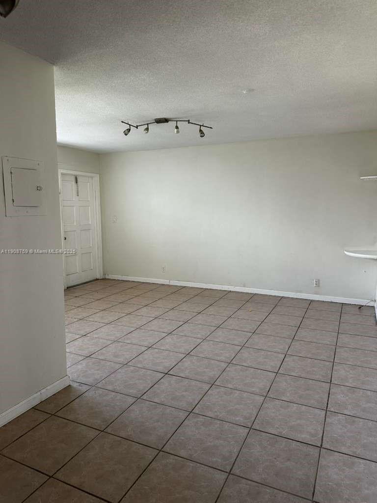 PELL MANOR CONDOMINIUM II - Residential Lease