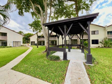 Townhouse in Coral Springs FL 1674 Cypress Pointe Dr Dr 32.jpg