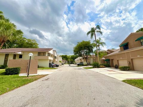 Townhouse in Coral Springs FL 1674 Cypress Pointe Dr Dr 28.jpg