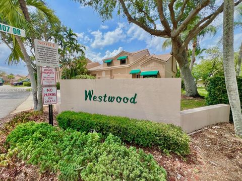 Townhouse in Coral Springs FL 1674 Cypress Pointe Dr Dr 2.jpg