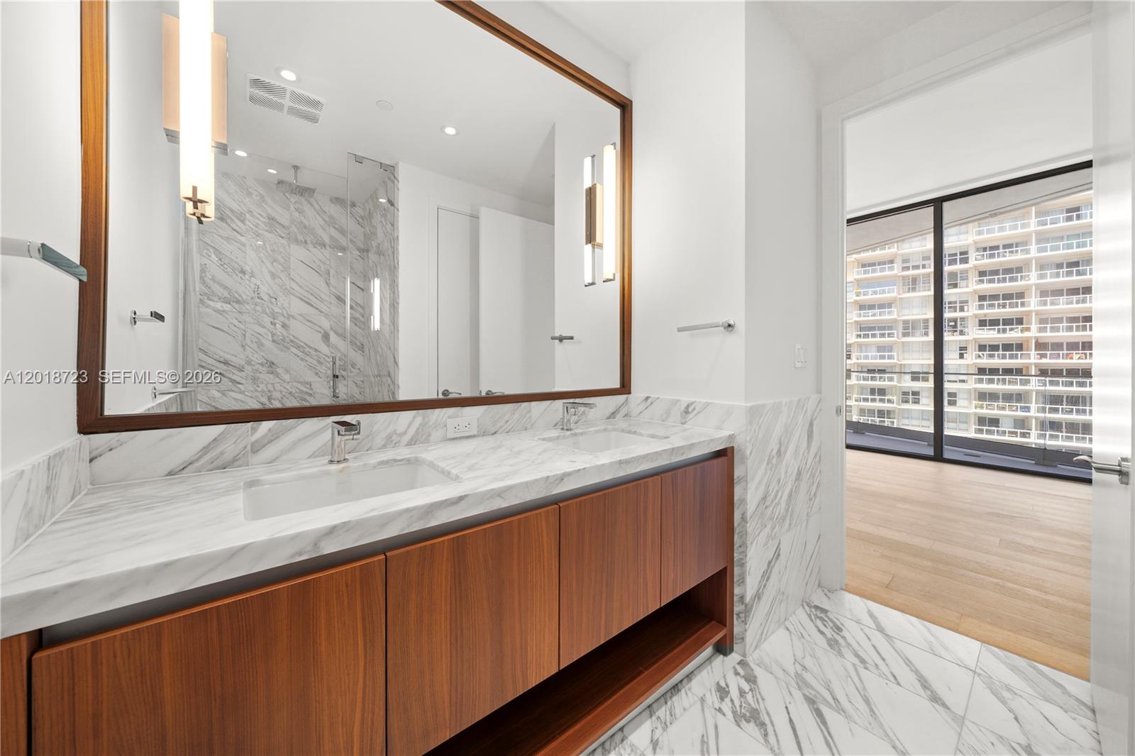 UNA RESIDENCES - Residential