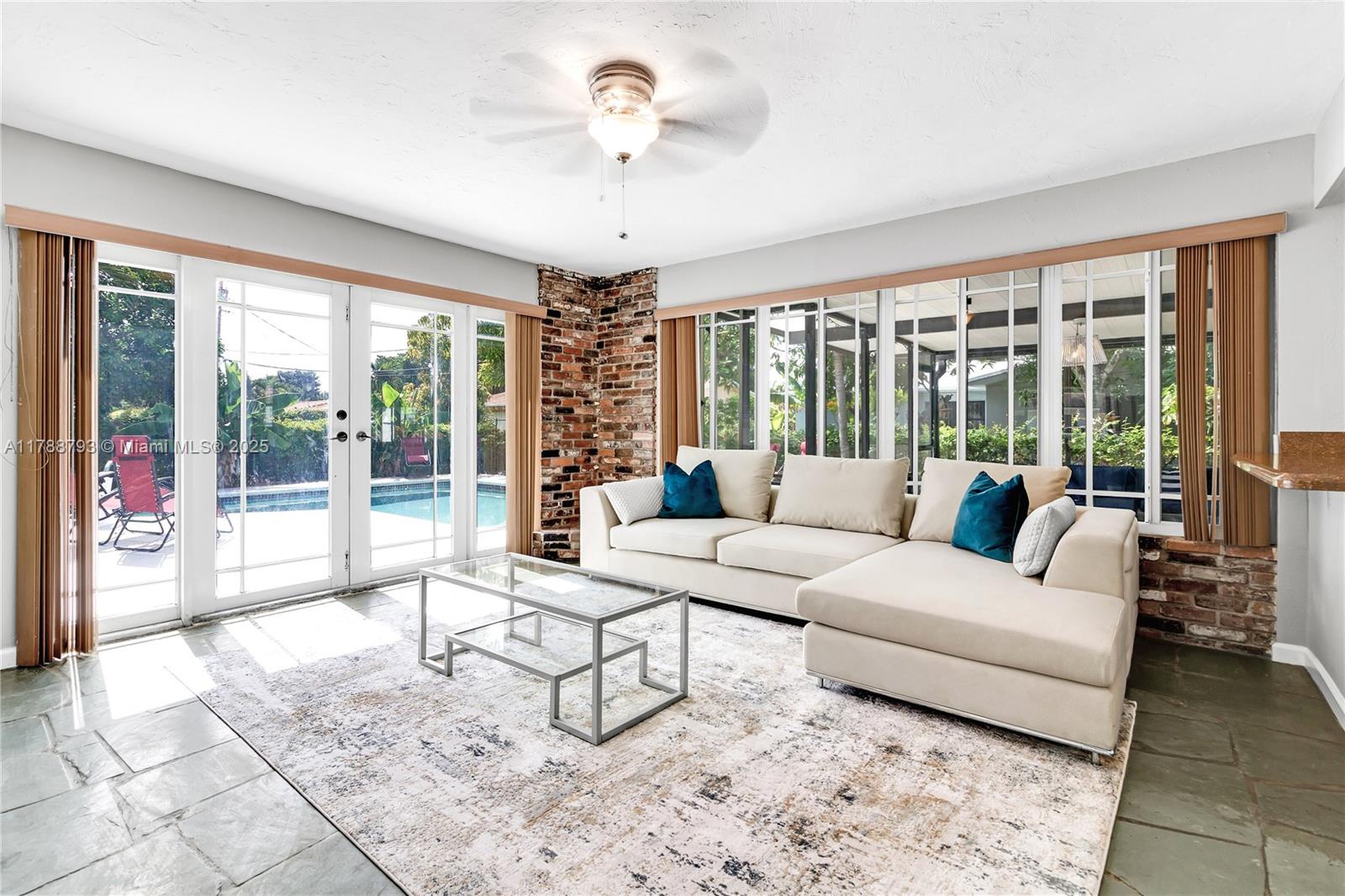 GLENDALE MANOR - Residential Lease