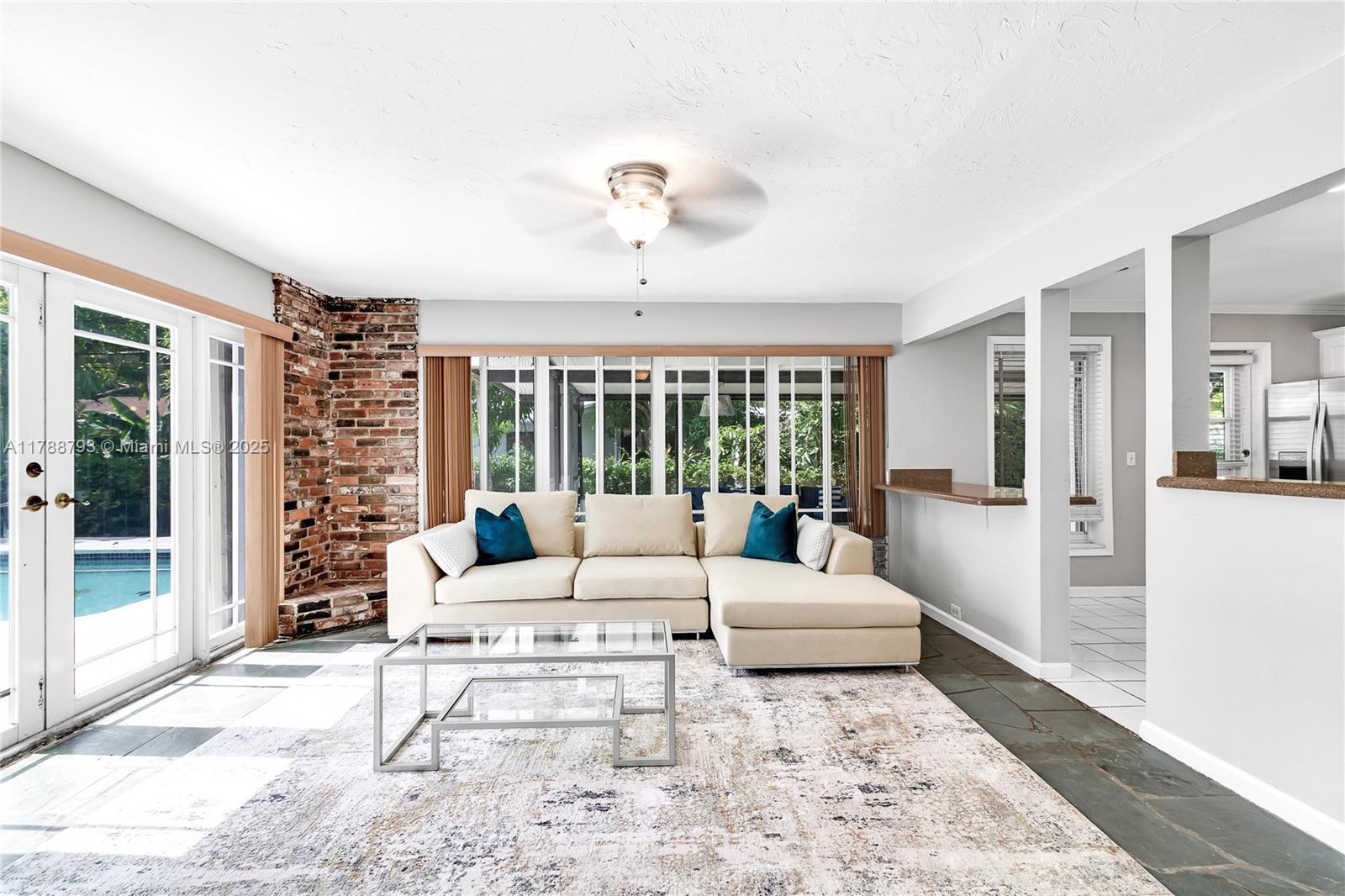 GLENDALE MANOR - Residential Lease