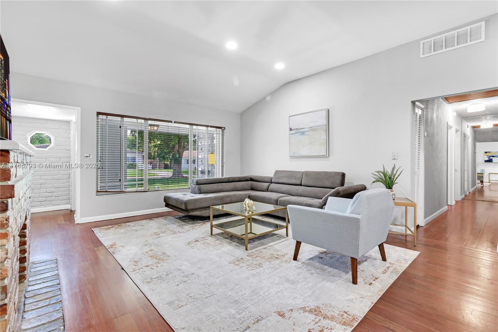 GLENDALE MANOR - Residential Lease