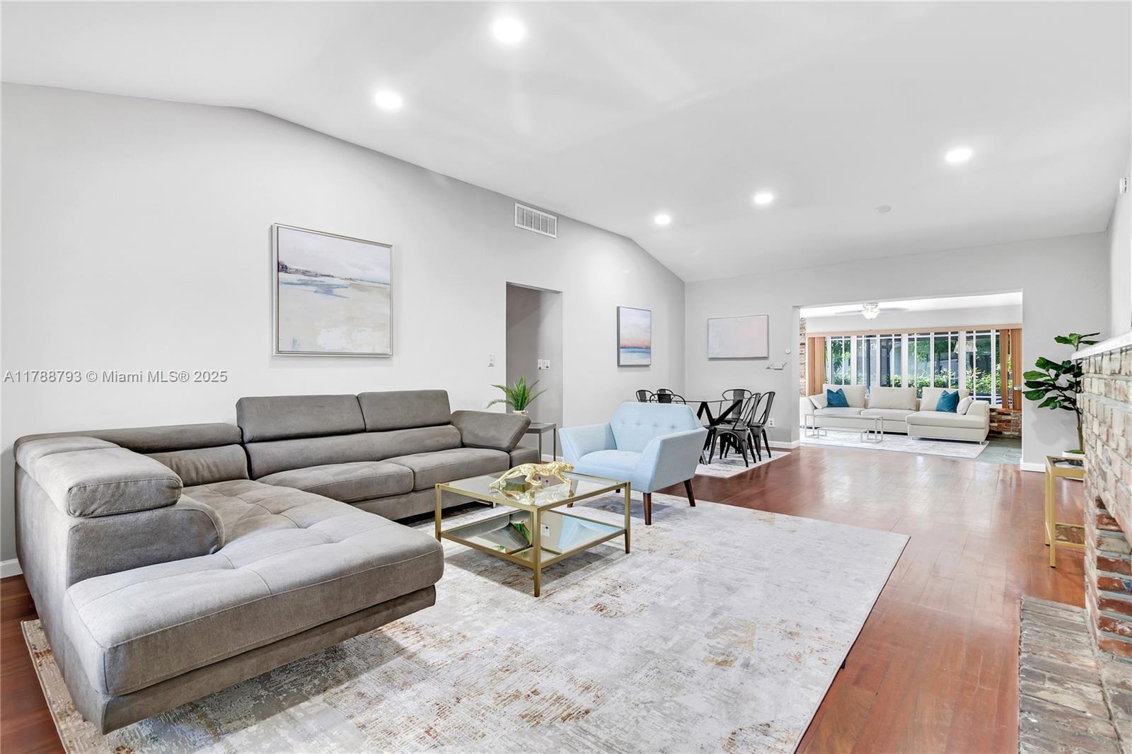 GLENDALE MANOR - Residential Lease